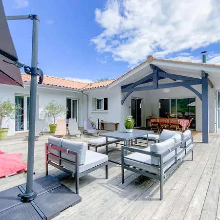Villa Proche Avec Piscine Chauffee - Fr-1-831-20 *