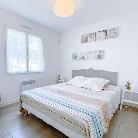 Proche Avec Piscine Chauffee - Fr-1-831-20 Villa *