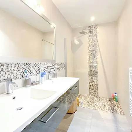 Proche Avec Piscine Chauffee - Fr-1-831-20 Villa